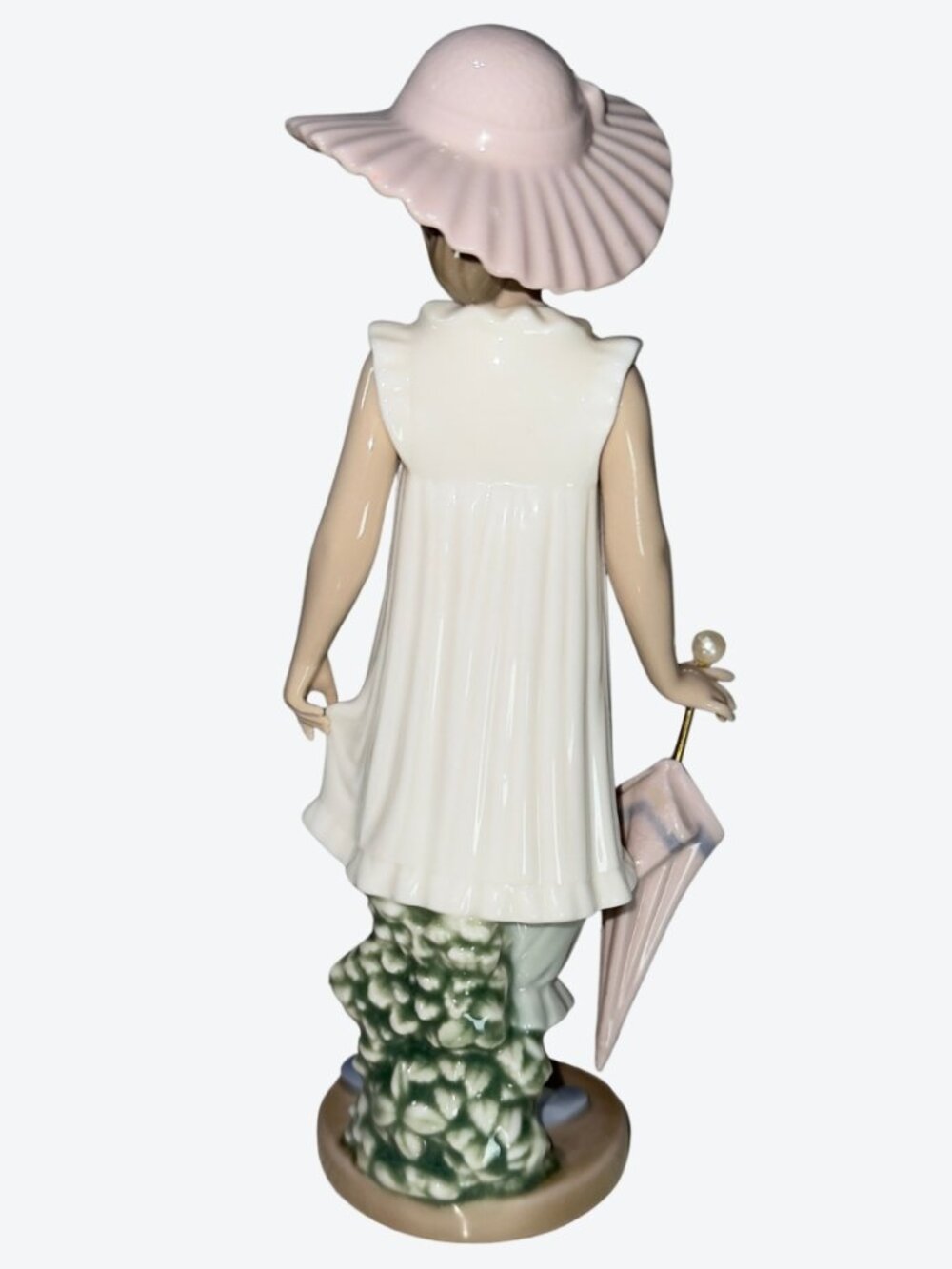 NAO by LLADRÓ April Showers Girl with Umbrella Porcelain Figurine - Picture 8 of 13